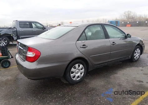 2004 Toyota Camry Le z USA, uszkodzony, nr VIN 4T1BE32K44U838195